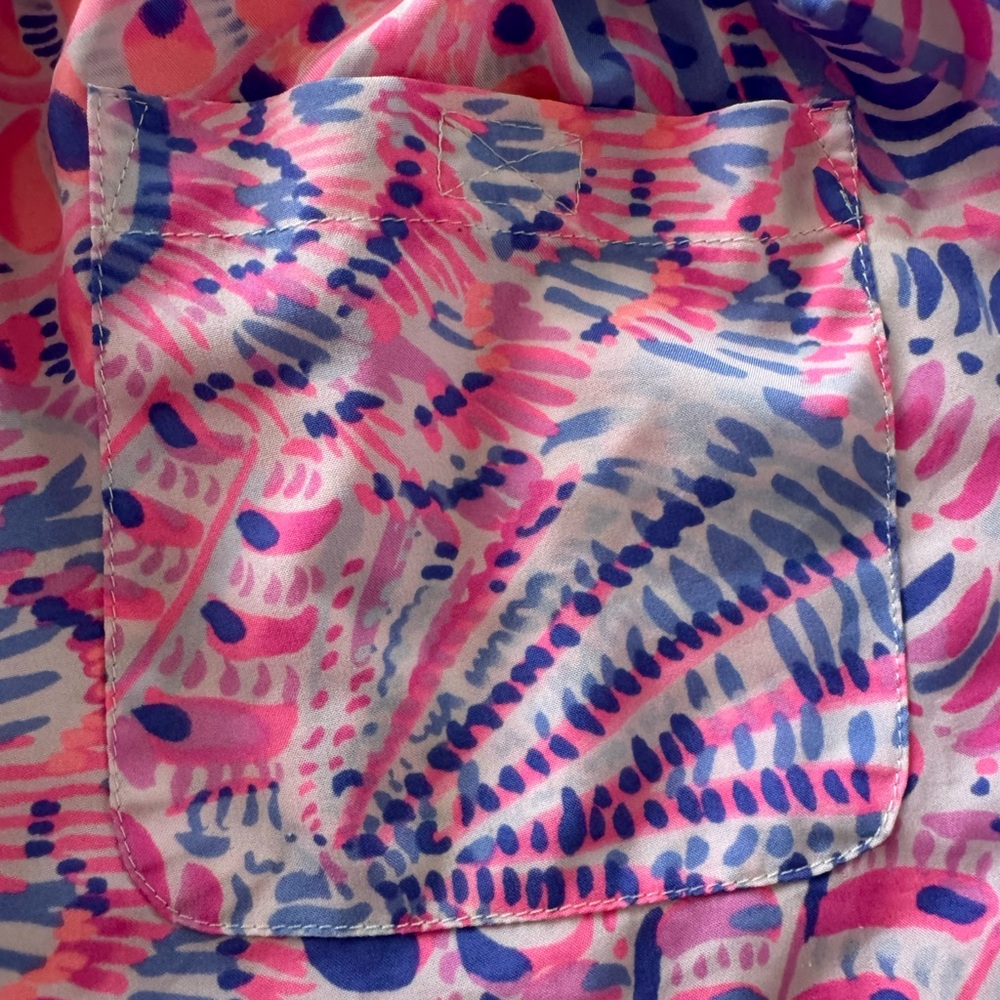 Lilly Pulitzer Luxletic 4" Ocean Trail
Shorts in Raz Berry Sea You Soon - XS - Picture 7 of 10